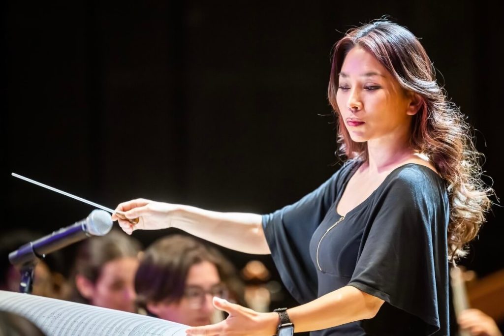 Soon Hee Newbold conducting a youth orchestra