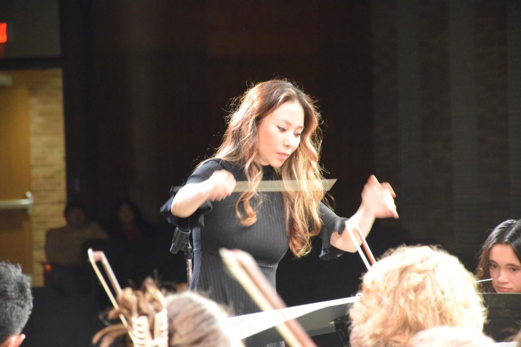 Soon Hee Newbold conducting a youth orchestra